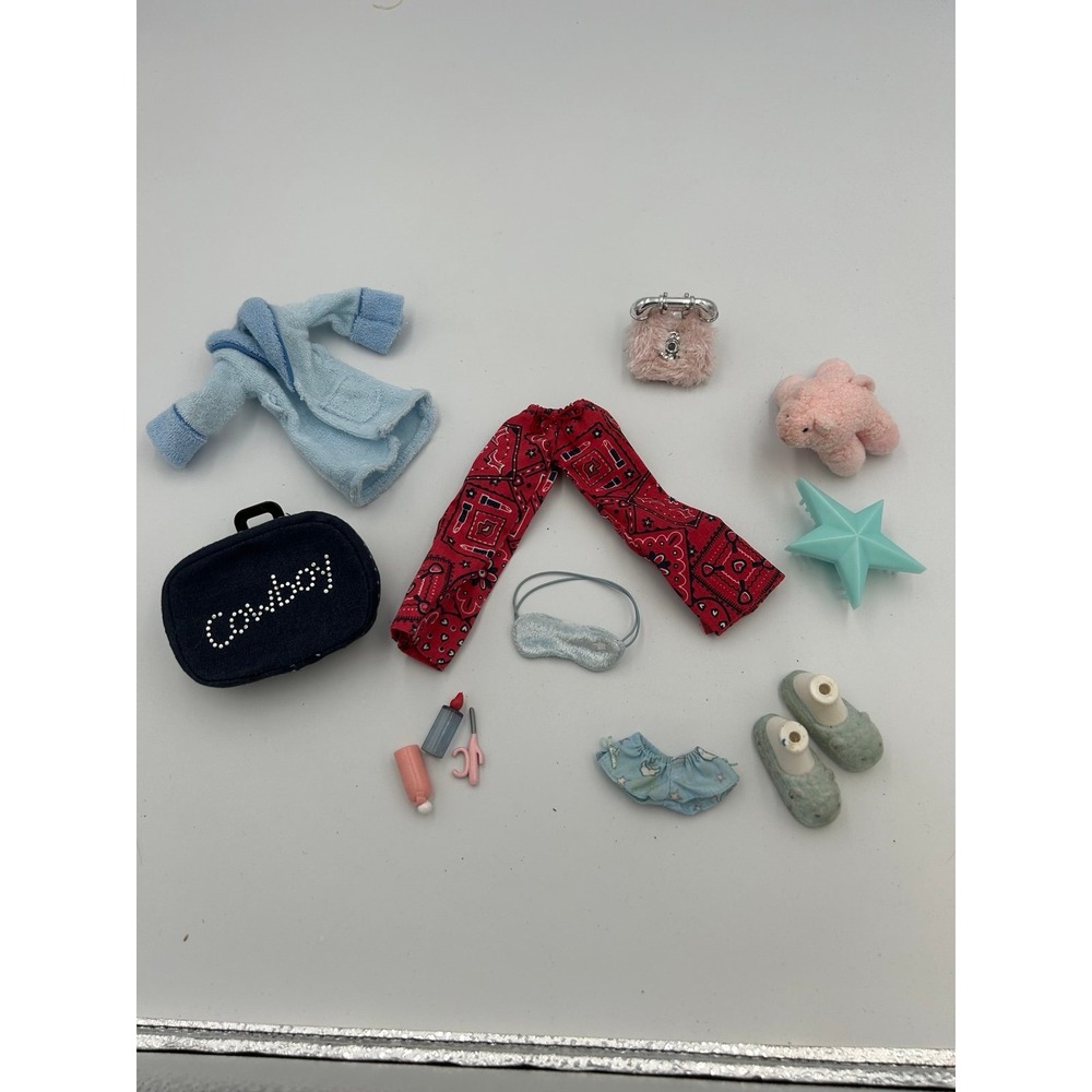 Bratz Cloe Slumber Party pj clothes and bag shoes brush